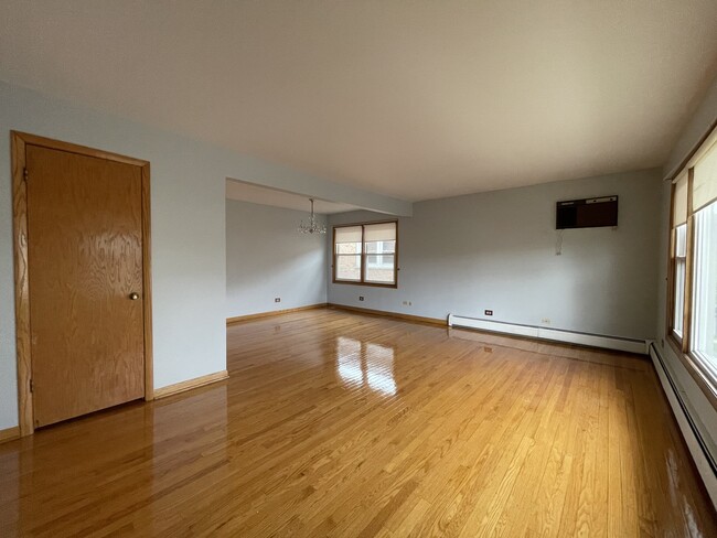 Foto del edificio - 8645 W Summerdale Ave