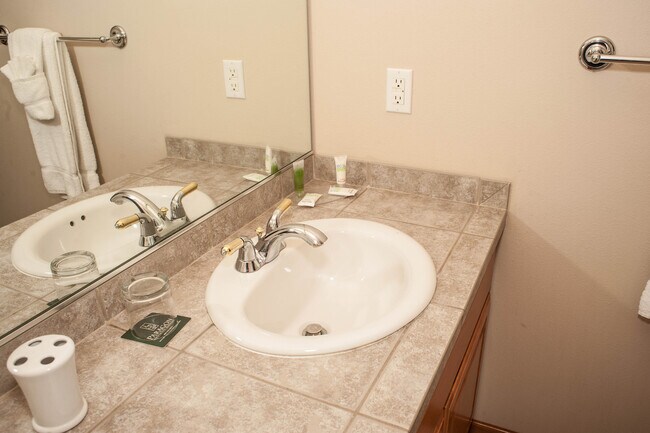 Foto del edificio - 4 Bedroom Townhome in South Richland