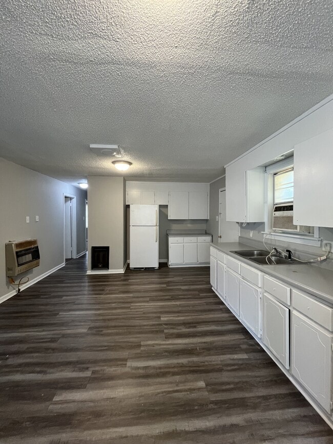 Building Photo - 453 Fleming Dr