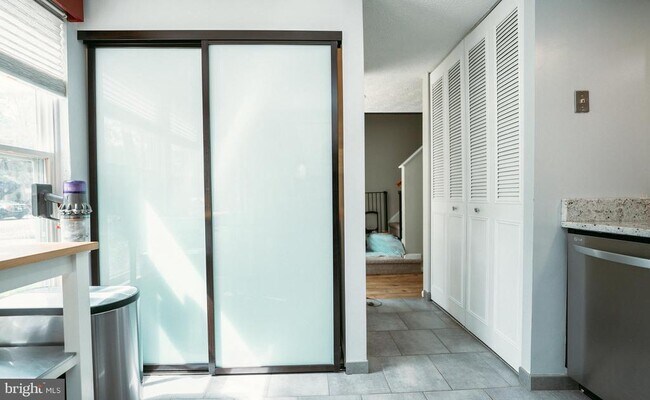 Foto del edificio - 9134 Everett Ct