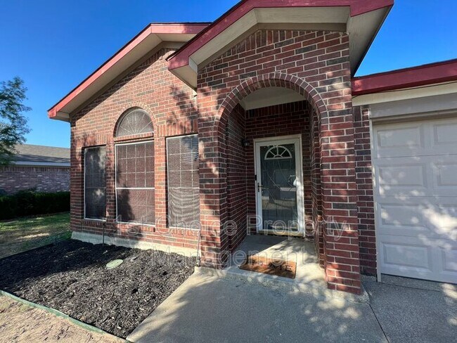 Building Photo - 7904 Fox Chase Dr