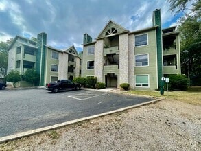 Building Photo - 506 W San Antonio St
