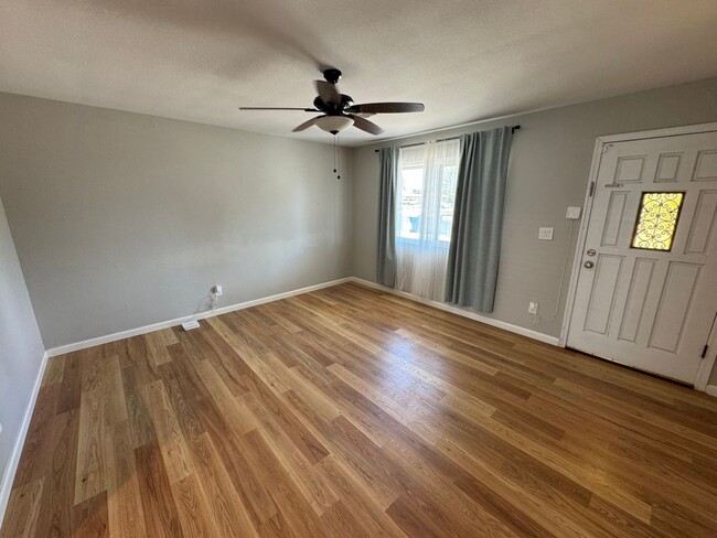 Building Photo - 1040 S Grand