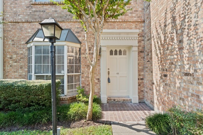 Building Photo - 600 Wilcrest Dr