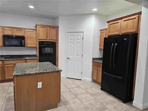 Building Photo - 2553 Chateau Clermont St