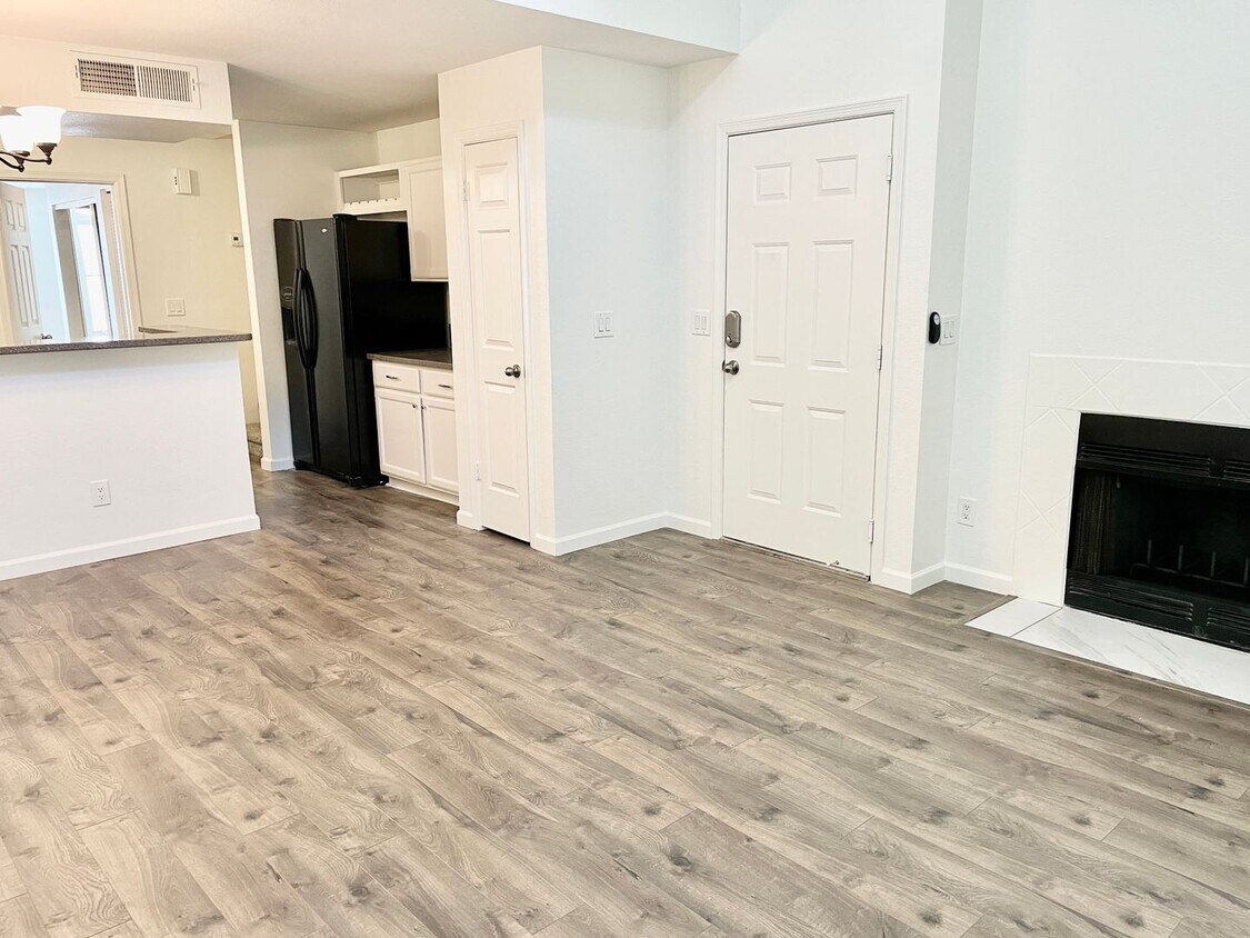 Primary Photo - Beautiful updated condo!