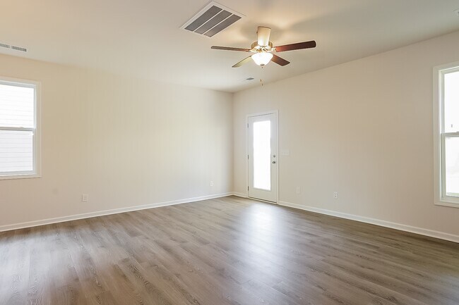 Building Photo - 732 Courtland Dr