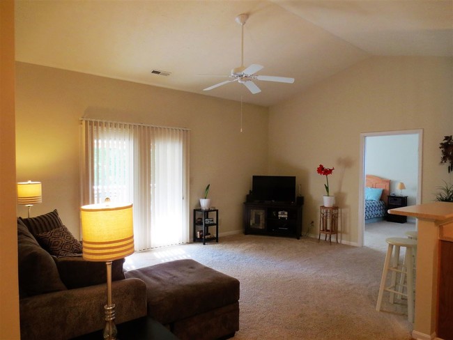 Building Photo - 185 Cave Run Dr