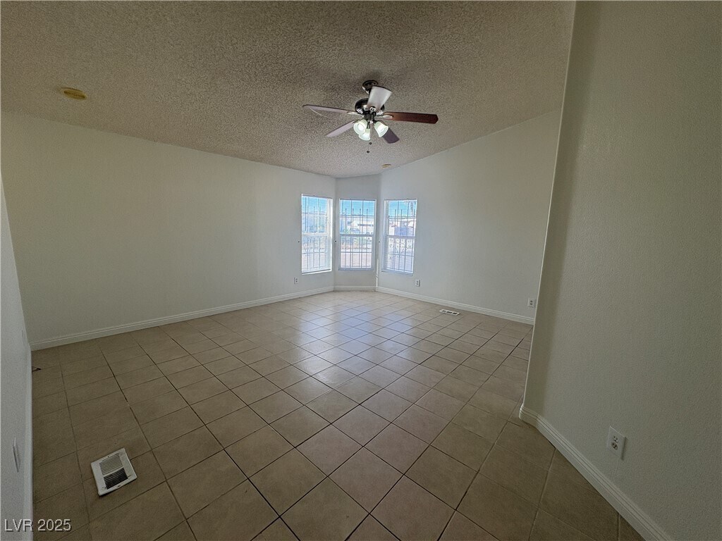 Foto del edificio - 4236 N Amethyst Ave
