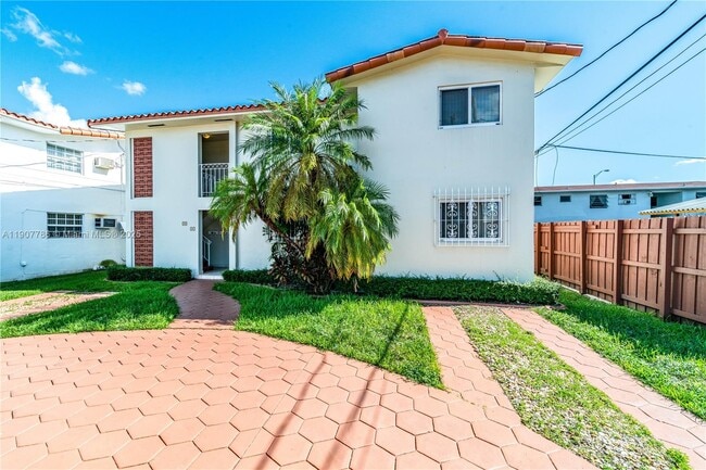 Building Photo - 23 NW 33rd Ave