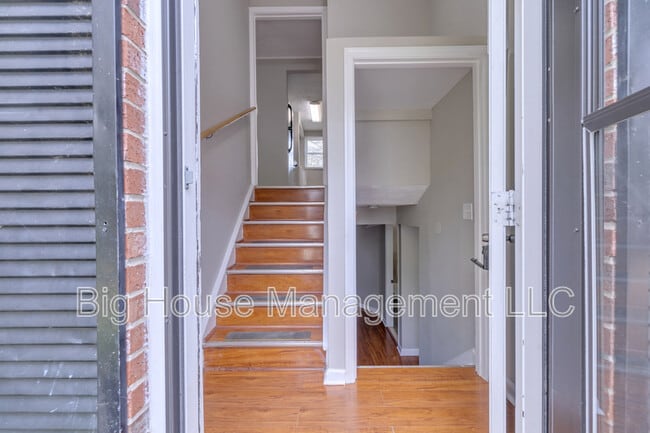 Foto del edificio - 7003 Rock Creek Dr