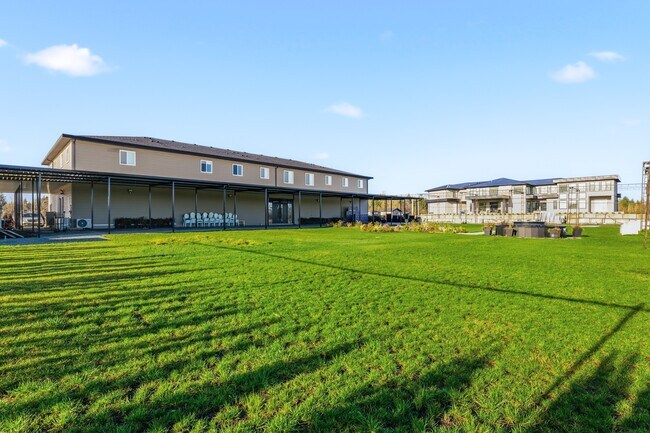 Photo du bâtiment - 15836-15856 56 Ave