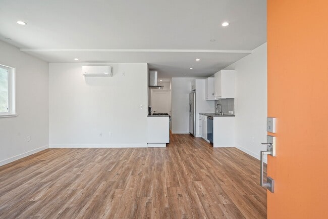 Building Photo - 1166 Cochran Ave