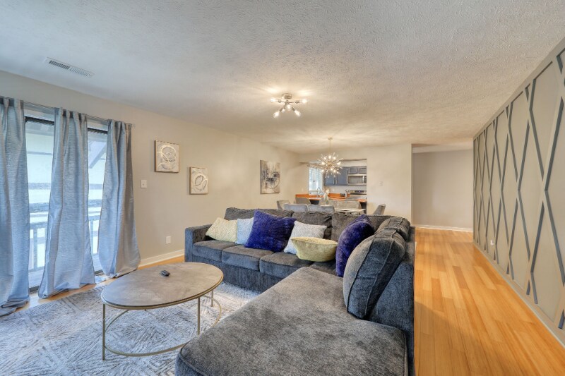 Foto principal - 6813 Porcher Dr