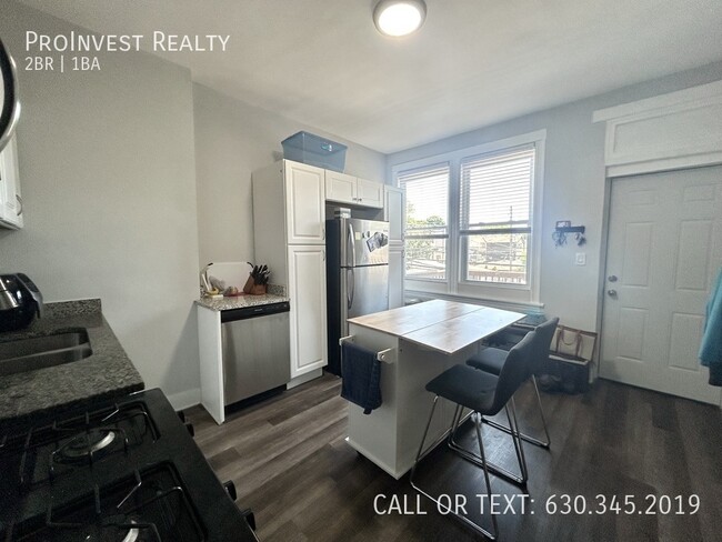 Foto del edificio - Available July 1st! Sprawling bright and s...