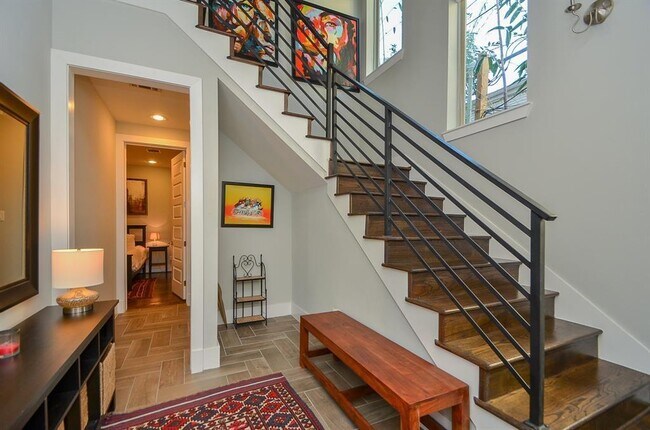 Building Photo - 227 Avondale St