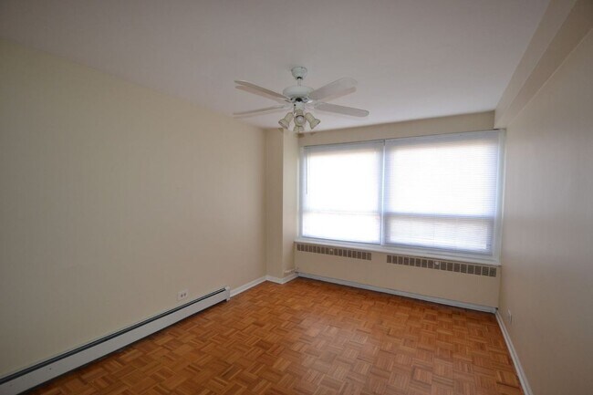 Foto del edificio - 4180 N Marine Dr