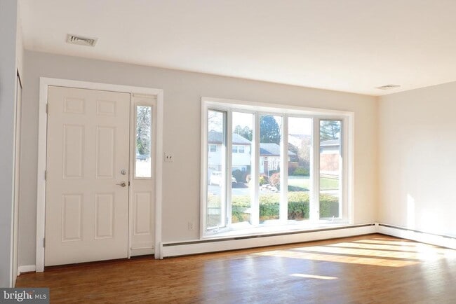 Building Photo - 2407 Nicholby Dr