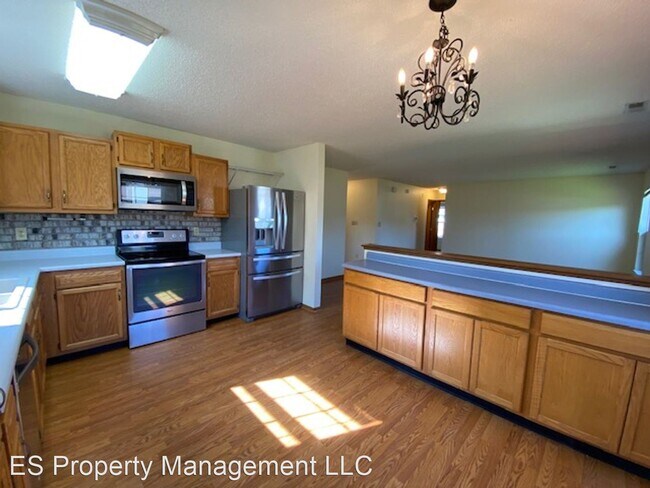 Building Photo - 3 br, 2 bath House - 7396 Grandview Dr.