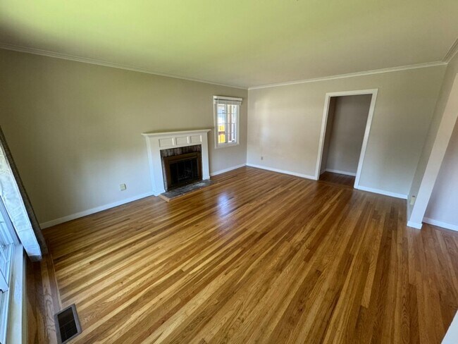 Foto del edificio - Premier Large 4-bedroom, 2-bath residence,...