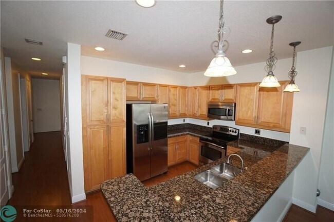 Building Photo - 1642 SW 33rd Ct
