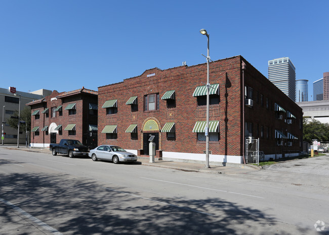 Building Photo - Plaza & Peacock Apartments