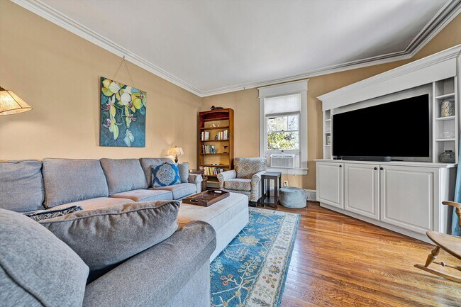 Building Photo - 2229 Wycliffe Ave SW