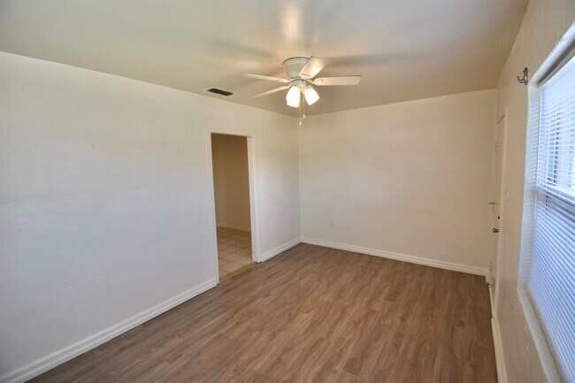 Foto del edificio - 1440 Hudson St