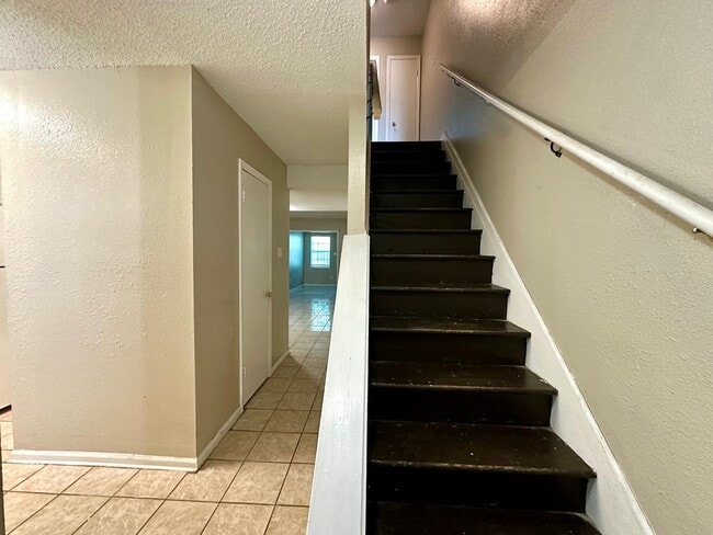 Foto del edificio - 1300 Hillside Rd