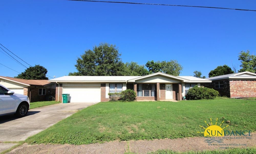 Great 3 Bedroom Home In Mary Esther House for Rent in Mary Esther, FL