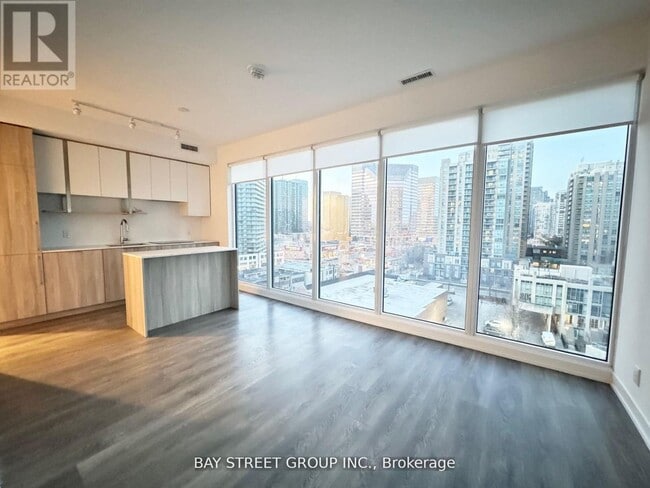 Building Photo - 15 Holmes Ave