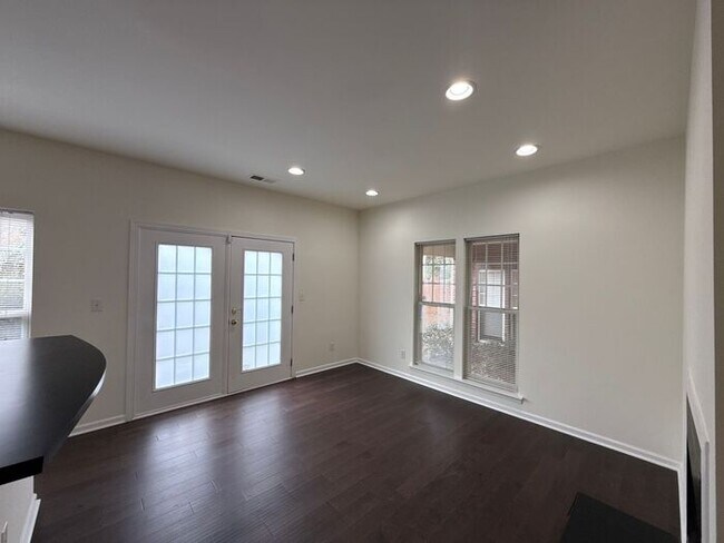 Foto del edificio - T.R. Lawing Realty Property