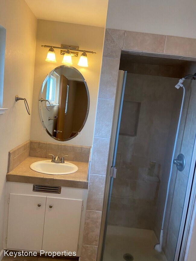 Foto del edificio - 4 br, 2 bath House - 2210 Yosemite Ave