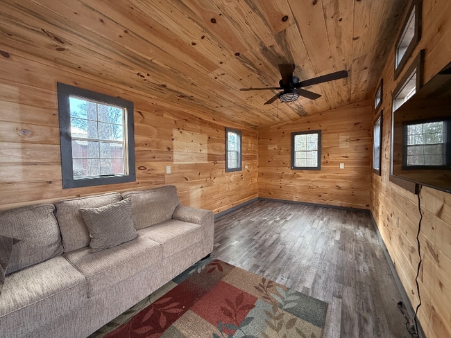 Building Photo - 445 Farmer Cir