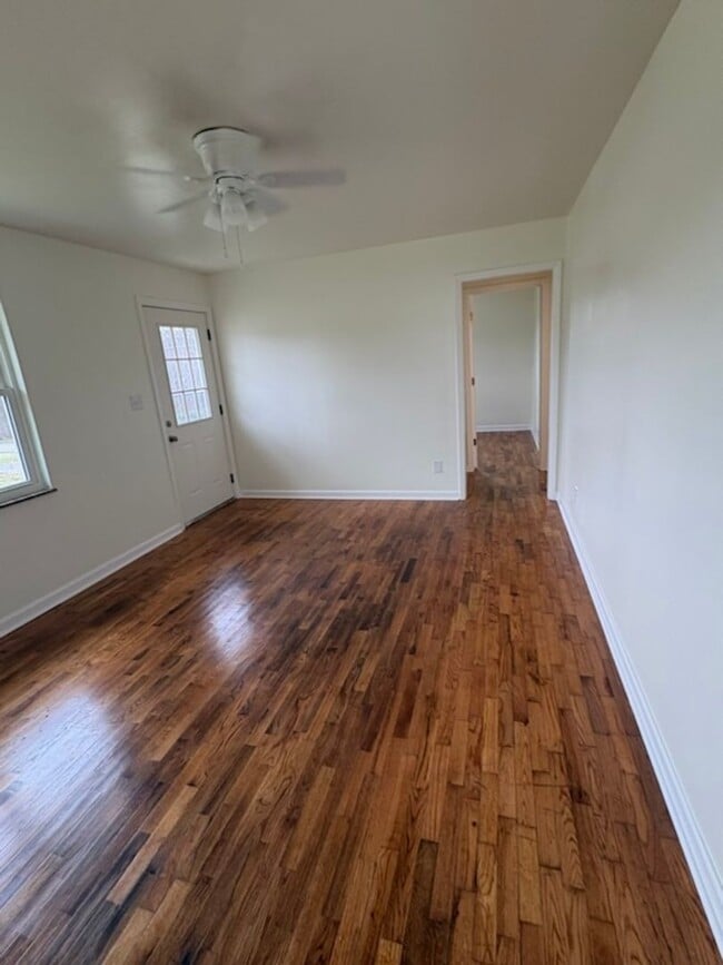 Foto del edificio - 703 White Rd