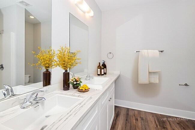 Foto del edificio - 1007 Autumns Wood Cir E