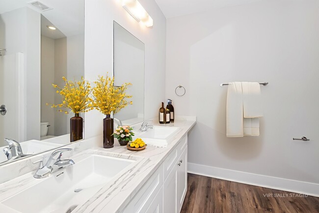 Building Photo - 1053 Autumns Wood Cir E