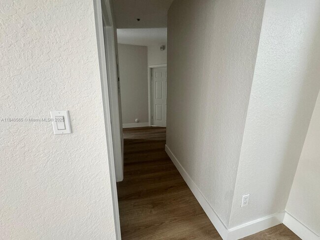 Foto del edificio - 5630 NW 114th Path