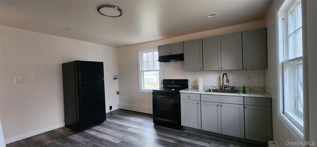 Foto del edificio - 239 Commack Rd