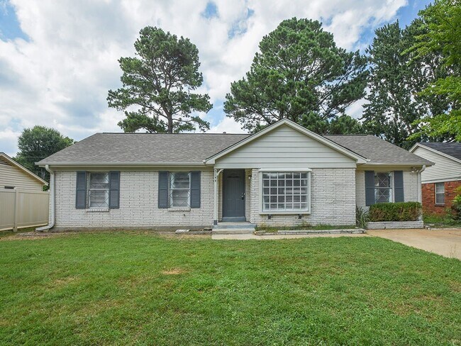 UPDATED & CUTE 3 bed, 2 bath home. - UPDATED & CUTE 3 bed, 2 bath home.