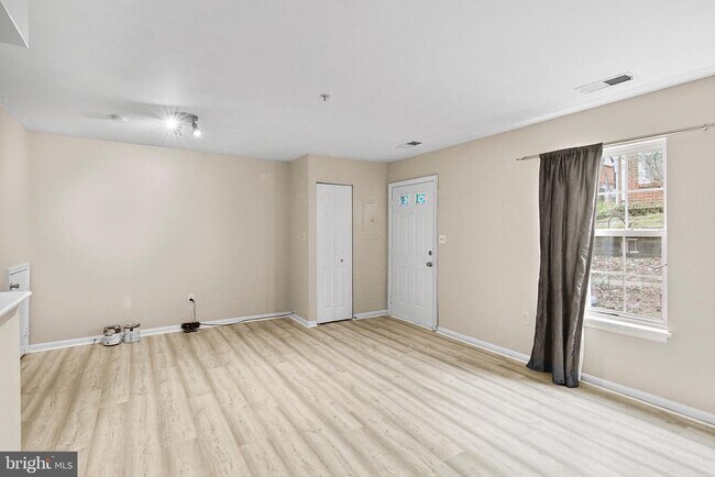Building Photo - 6416 Bayberry Ct