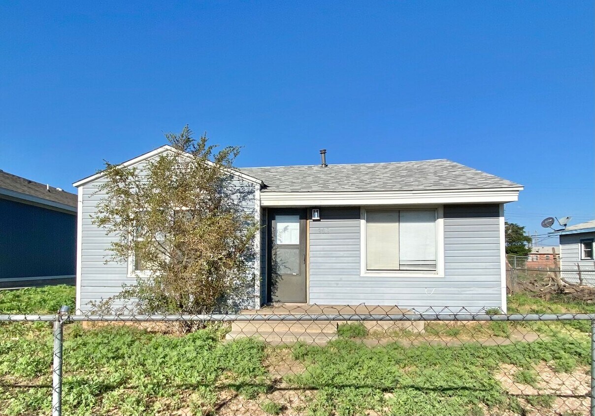 Primary Photo - 2 bed 1 bath now available near Chatman Park