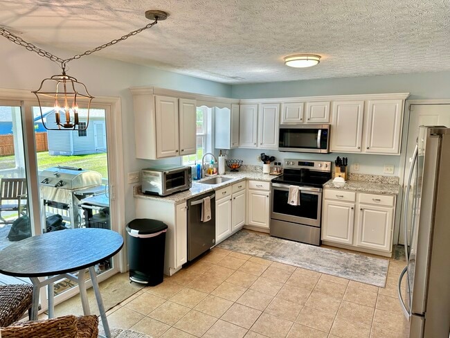 Building Photo - 409 Star Hill Dr