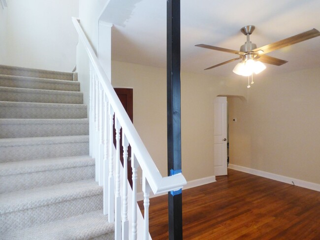 Building Photo - Beautiful, Renovated House! HW & LVT Floor...