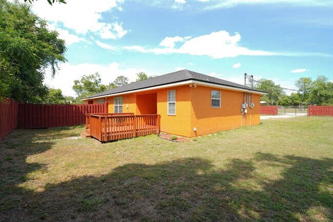 Foto del edificio - 3178 N Ridge Rd