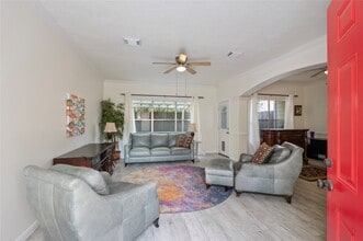 Building Photo - 2060 Glencove Dr