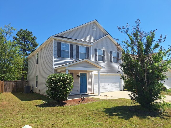 Foto del edificio - Wonderful Four Bedroom Home in Northeast C...
