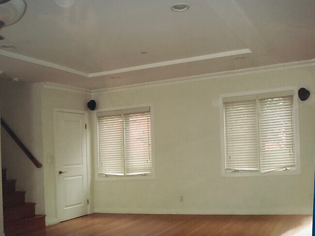 Building Photo - 421 Ocean Park Blvd