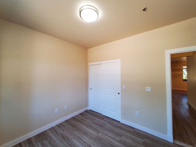 Building Photo - Newer 2 bed / 2 bath Bison Cove Condo