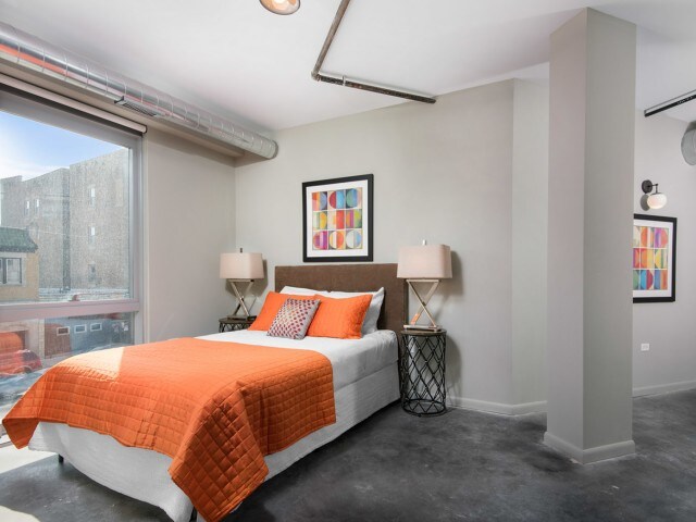 Foto del edificio - 1643 N Milwaukee Ave